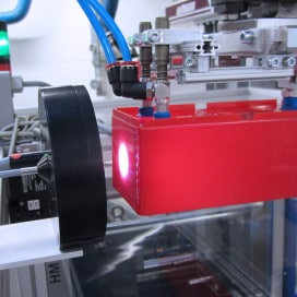 Inline colour measurement of injection moulding parts