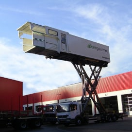 Lift height of a catering vehicle
